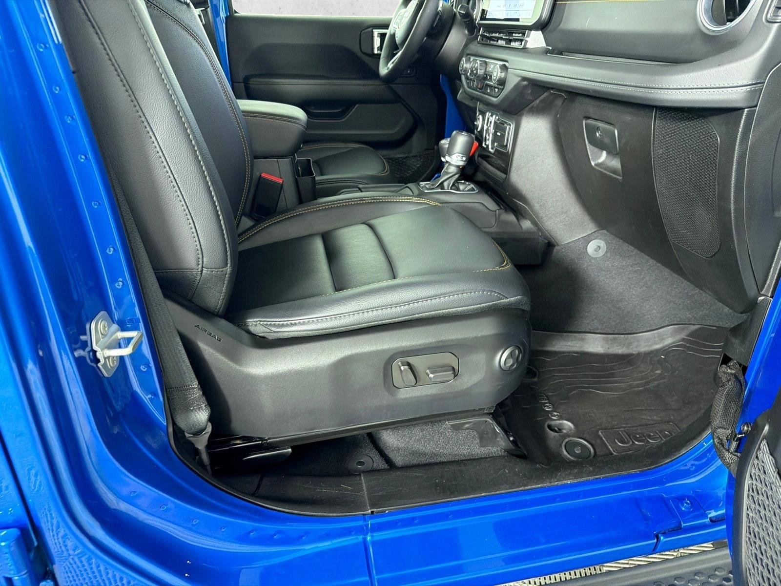 Used 2025 Hydro Blue Pearlcoat Jeep Sahara image 13