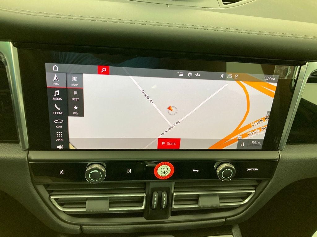 2026 Porsche Macan T - Photo 11