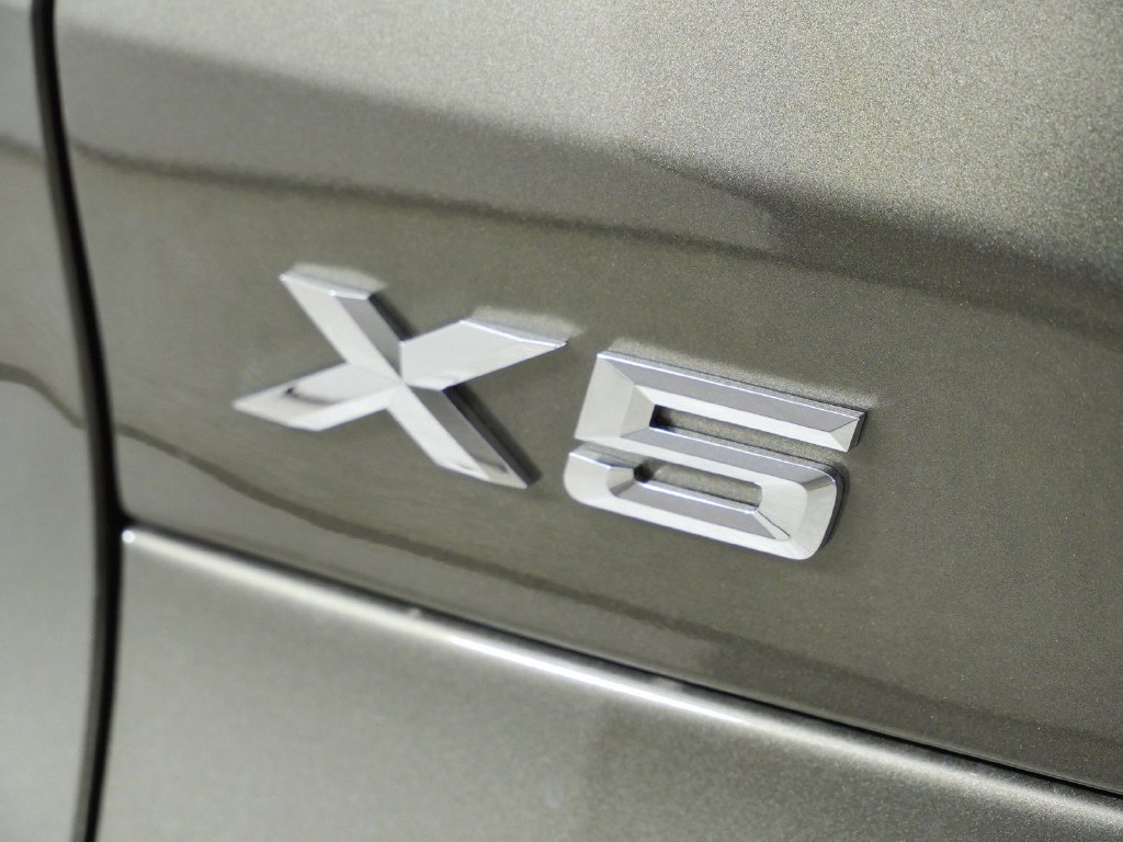 New 2026 Manhattan Green Metallic BMW xDrive50e image 13