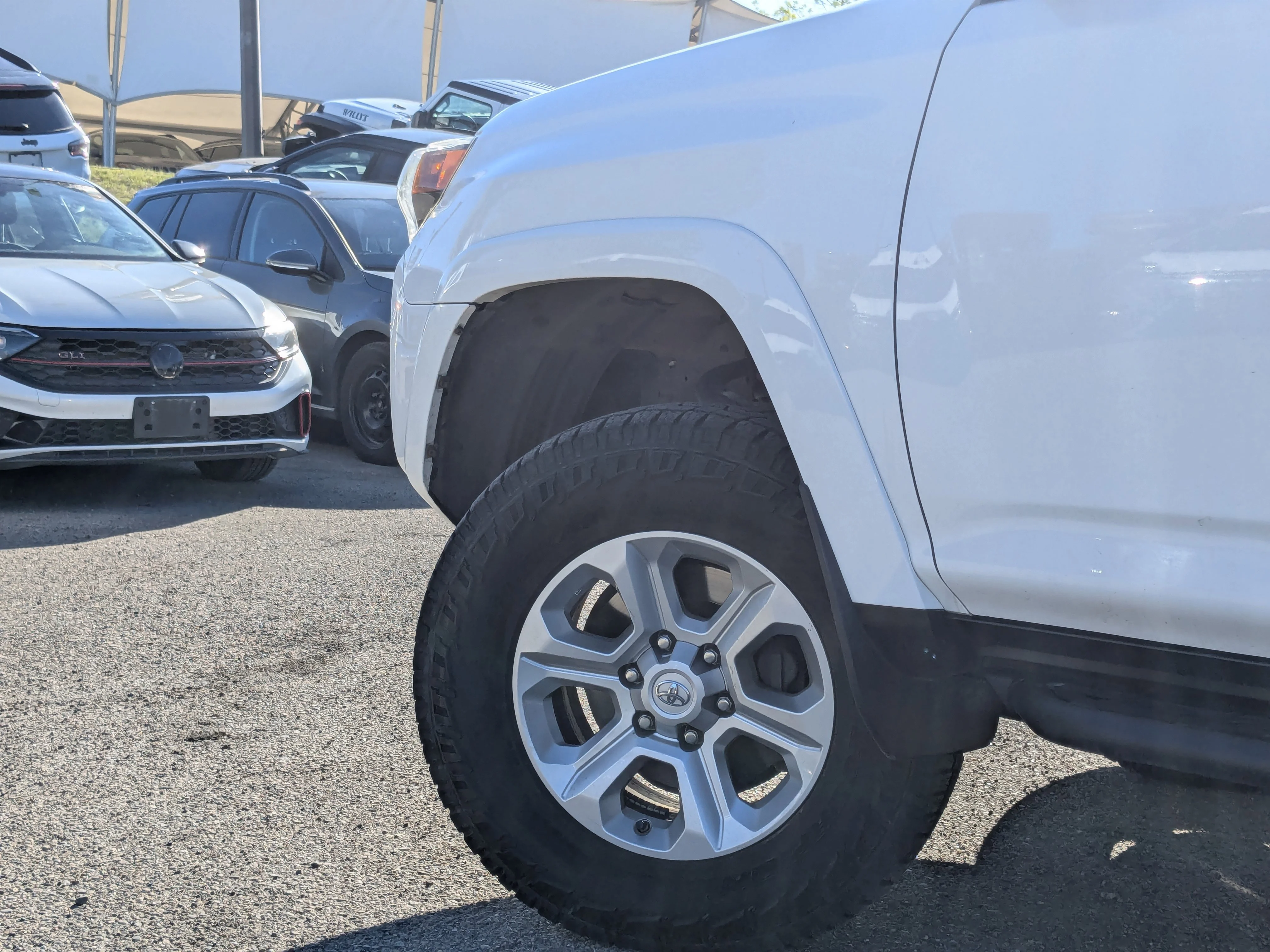Used 2018 White Toyota 4DR SUV 4WDSR5 - Sunroof - Leather - Heated Seats & More image 8