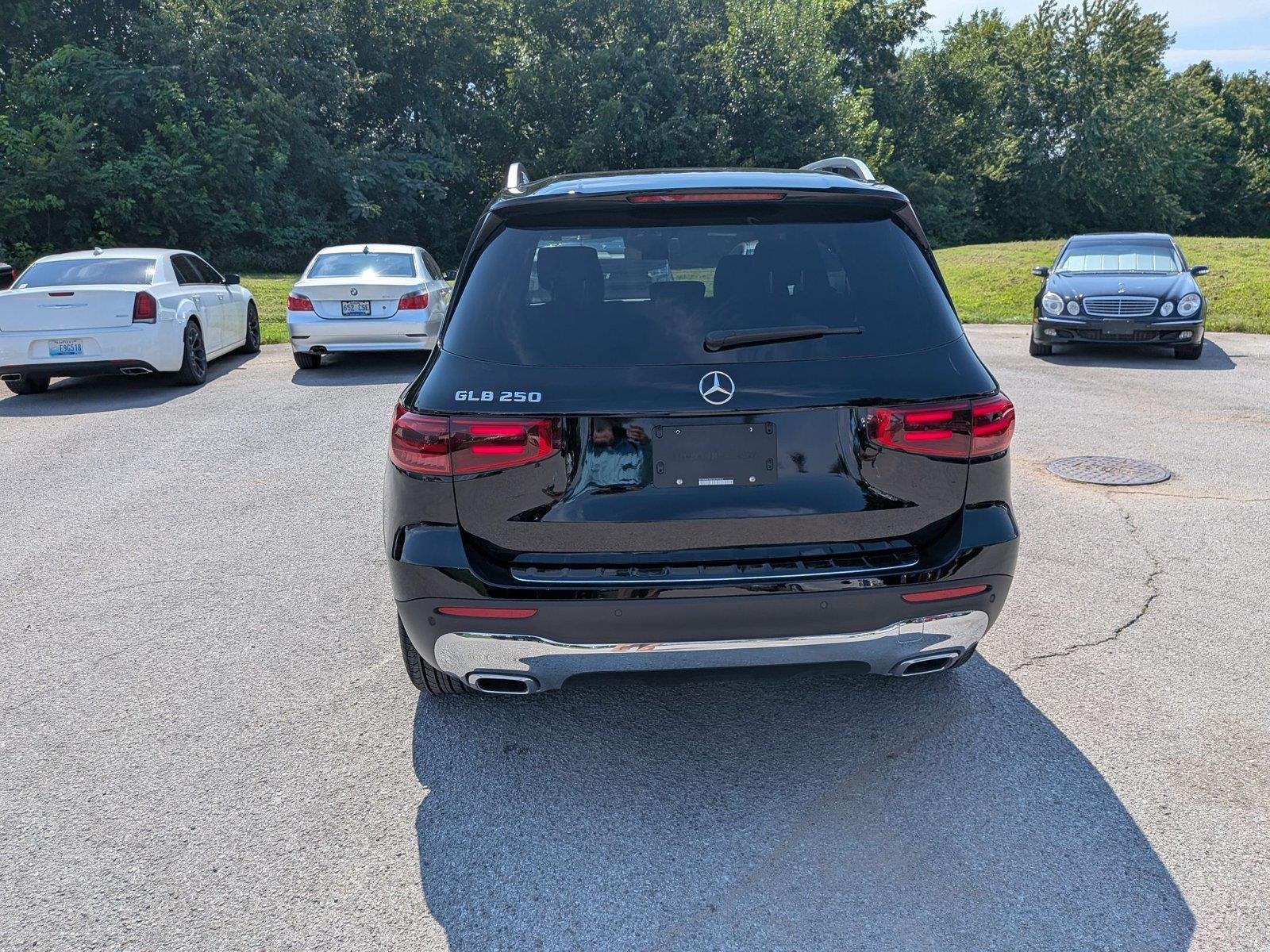 Used 2025 Night Black Mercedes-Benz GLB 250 image 4