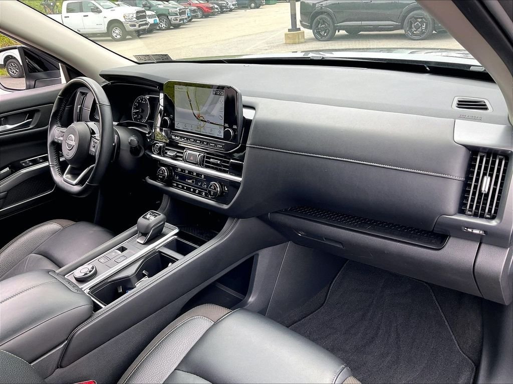 Used 2024 Gun Metallic/Super Black Nissan SL image 13