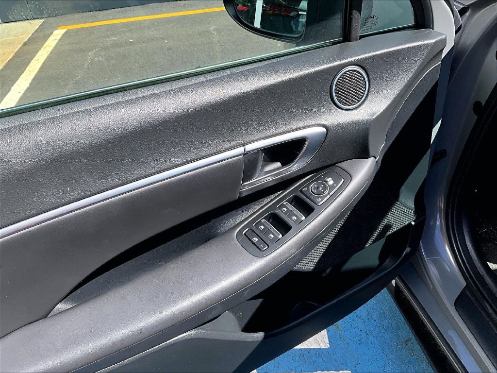 Used 2023 Gray Hyundai SEL image 9