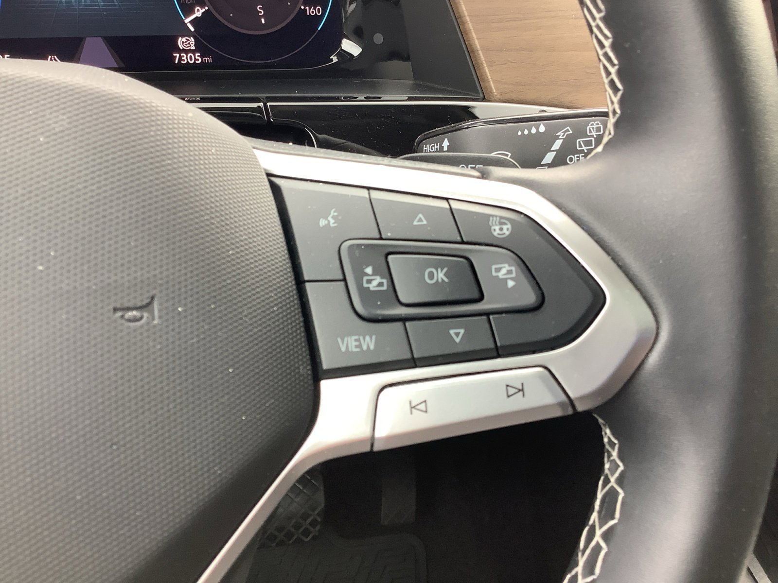 2025 Volkswagen Atlas SE w/Tech - Photo 25