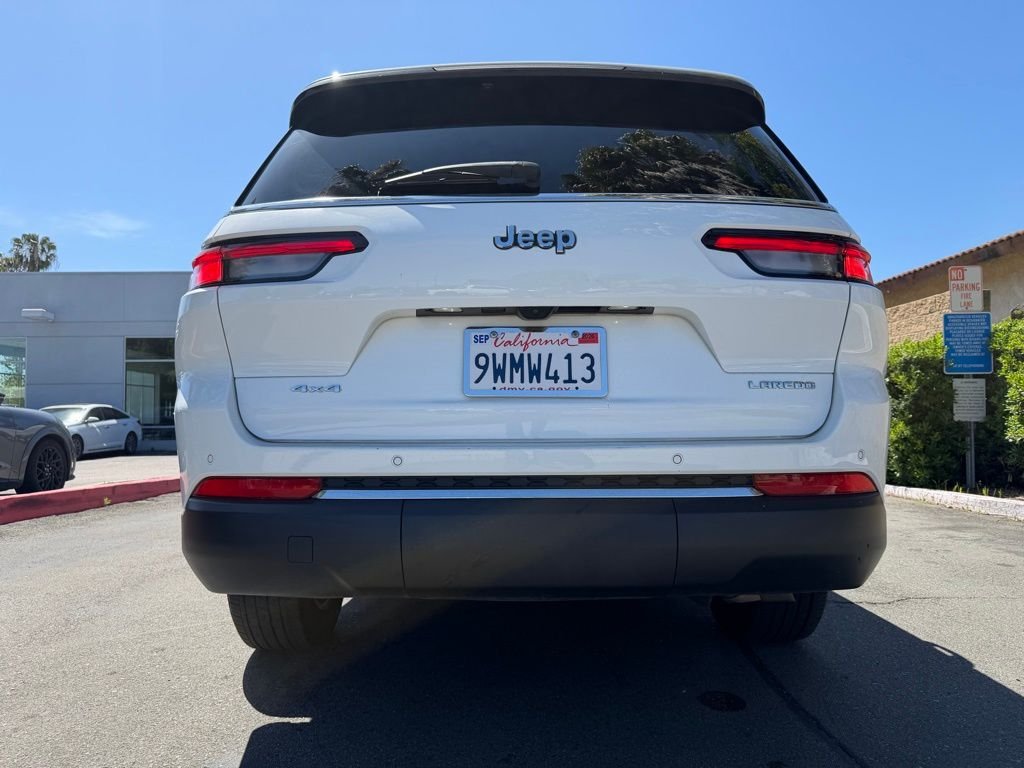 Used 2023 White/off-white Jeep Laredo image 12