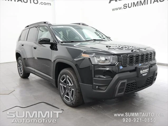 New 2026 Diamond Black Crystal Pearl-Coat Exterior Paint Jeep Limited image 2