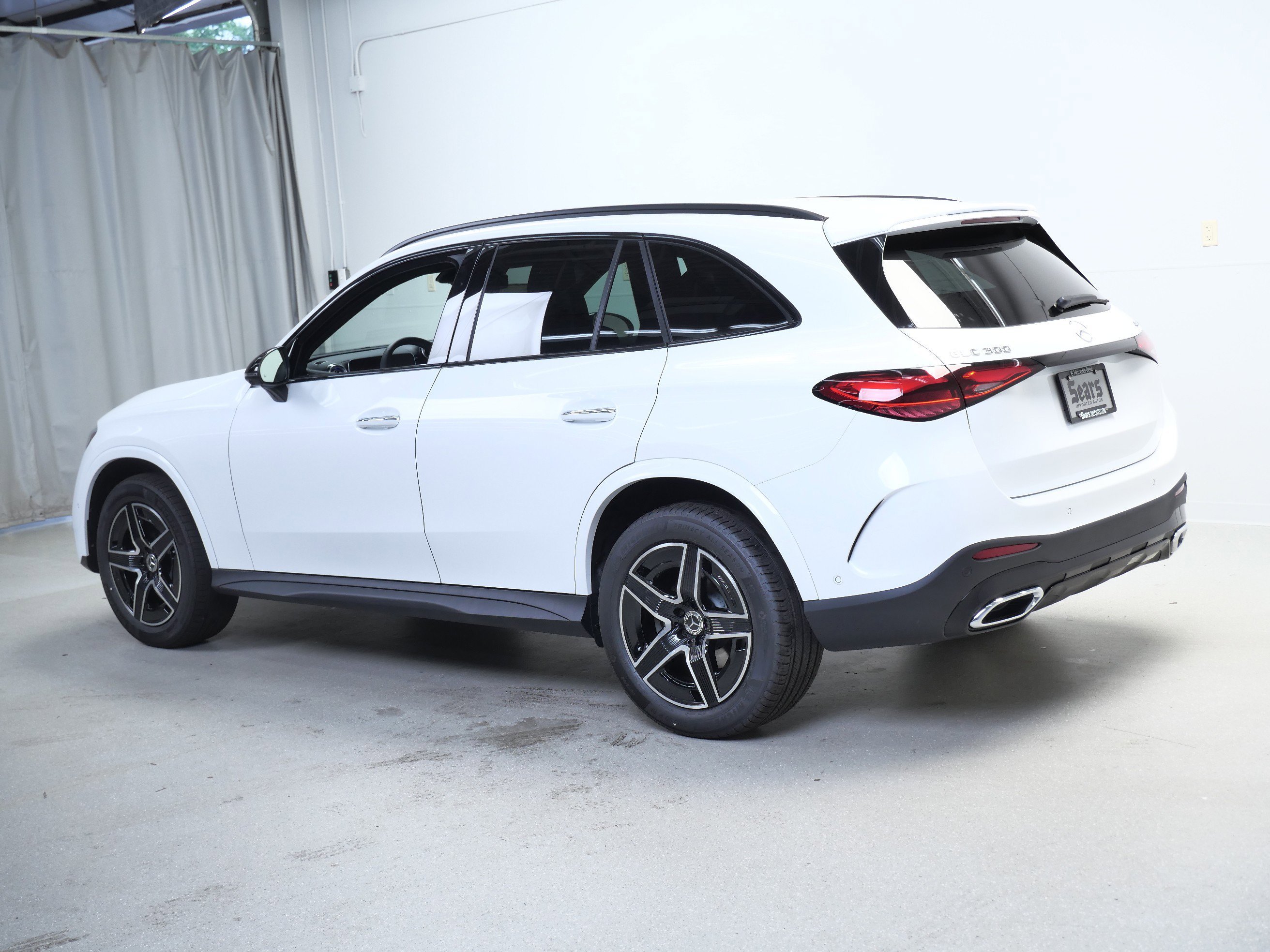 New 2026 MANUFAKTUR Moonlight White Metallic Mercedes-Benz GLC 300 image 11
