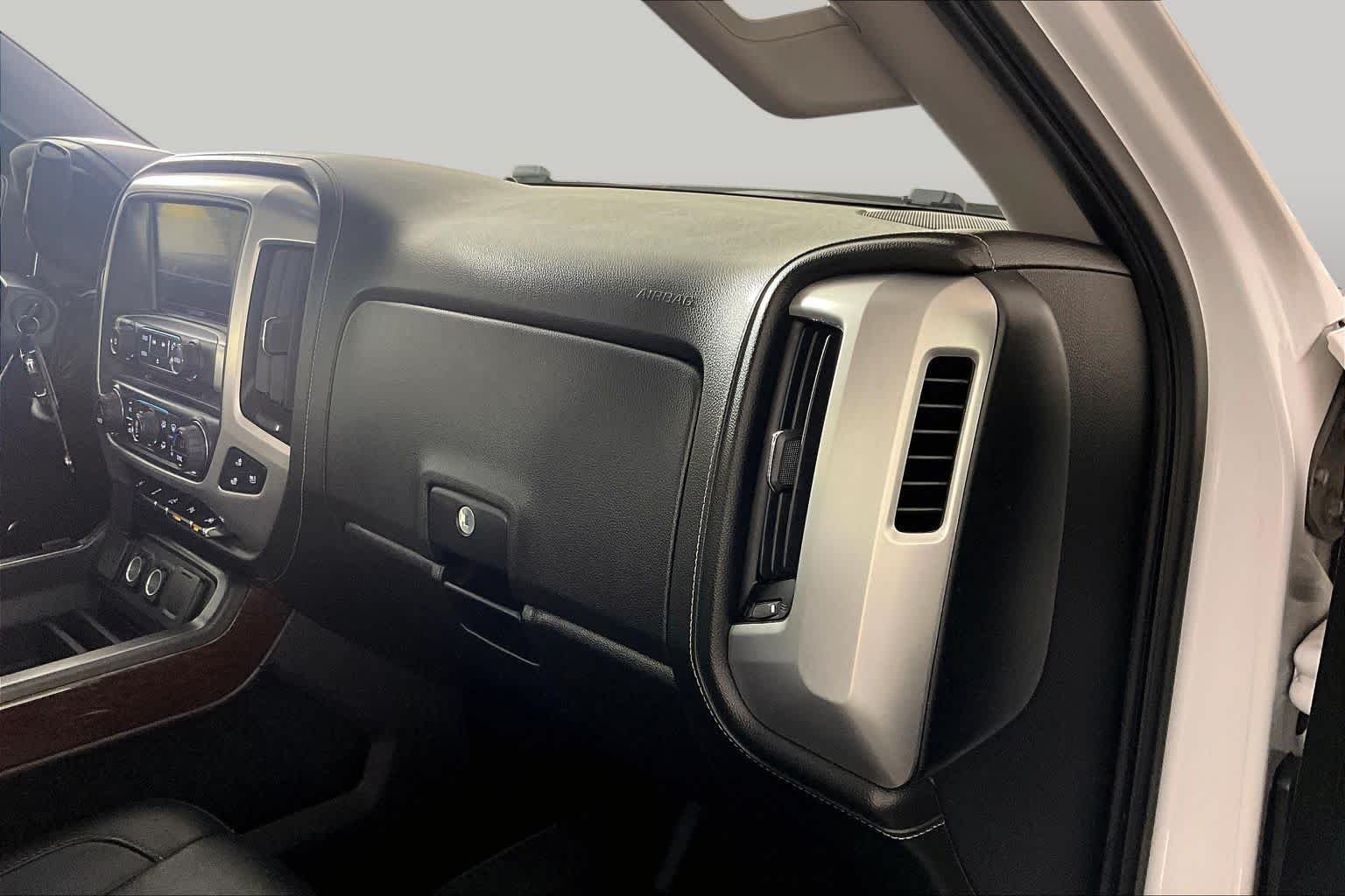Used 2017 White Frost Tricoat GMC SLT image 18