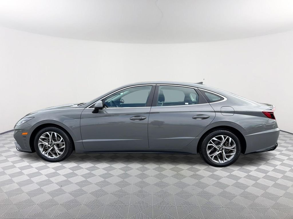 Used 2022 Gray Hyundai SEL image 8