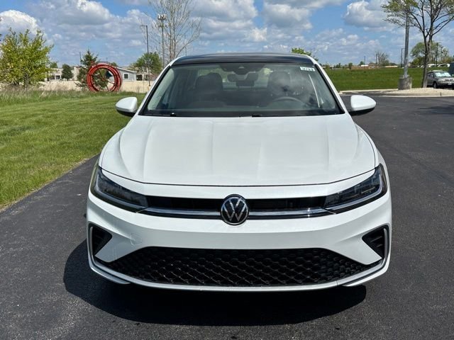 New 2026 Opal White Pearl Volkswagen 1.5T SE image 2