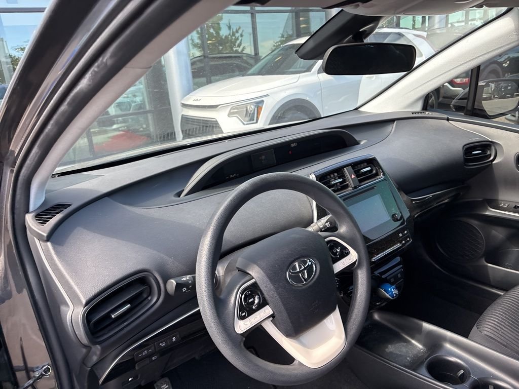 Used 2018 Gray Toyota Two image 33