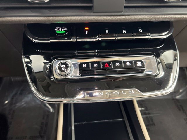 Used 2023 White Lincoln Standard image 20