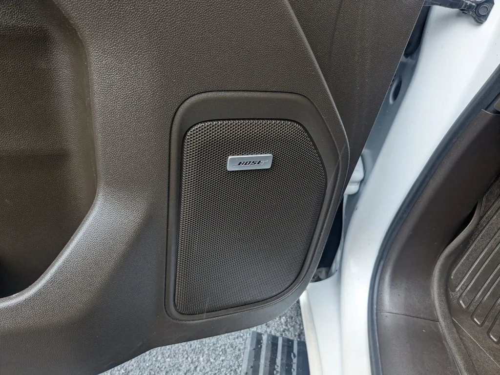 Used 2022 White Frost Tricoat GMC Denali image 12