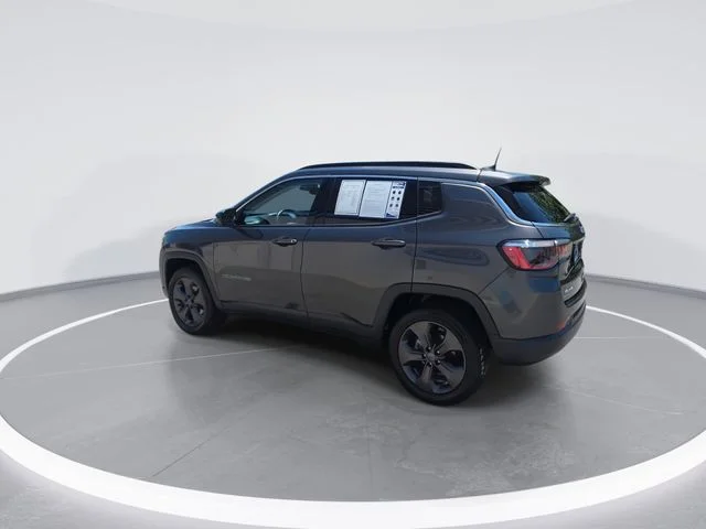 Used 2022 Gray Jeep Latitude Lux image 6