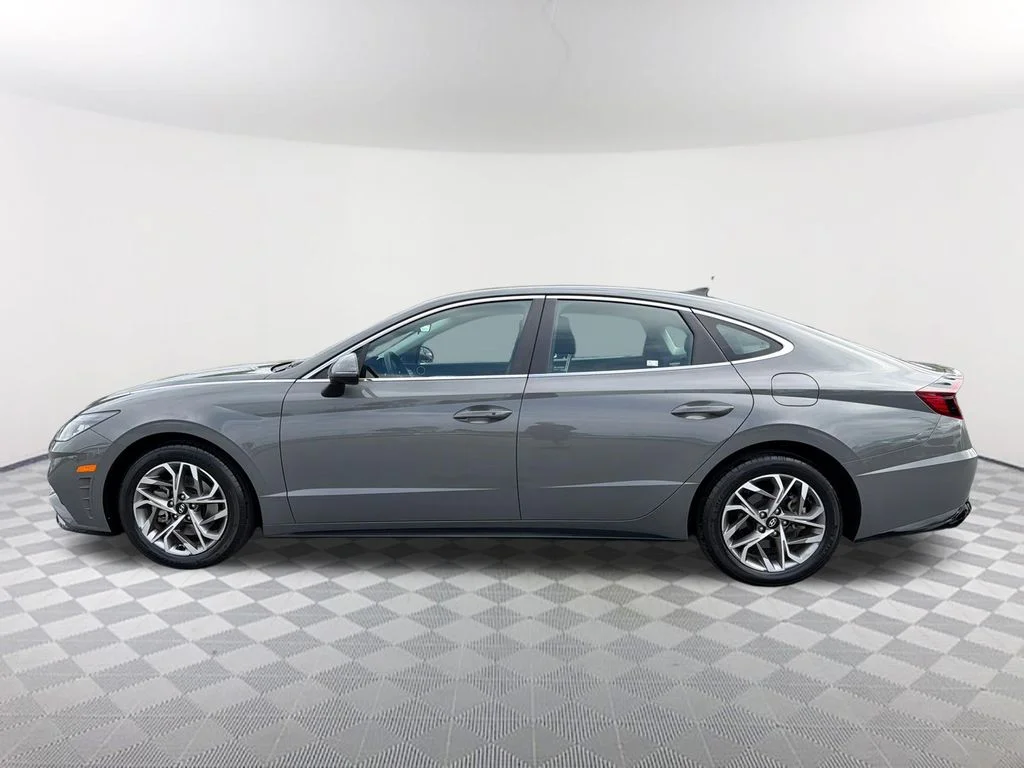 Used 2022 Gray Hyundai SEL image 8
