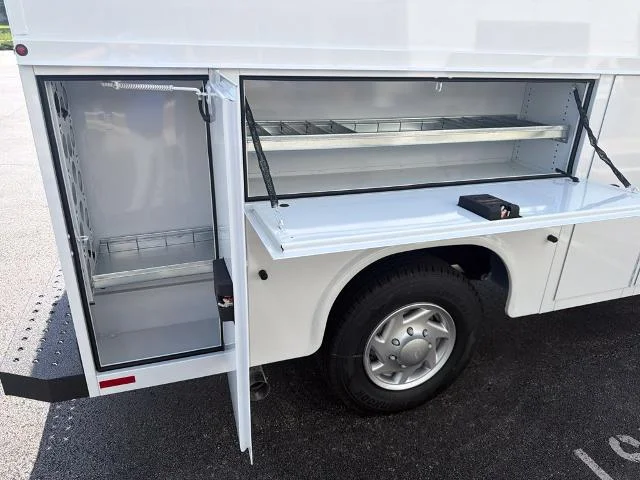 New 2027 Oxford White Ford E-350 SRW image 33