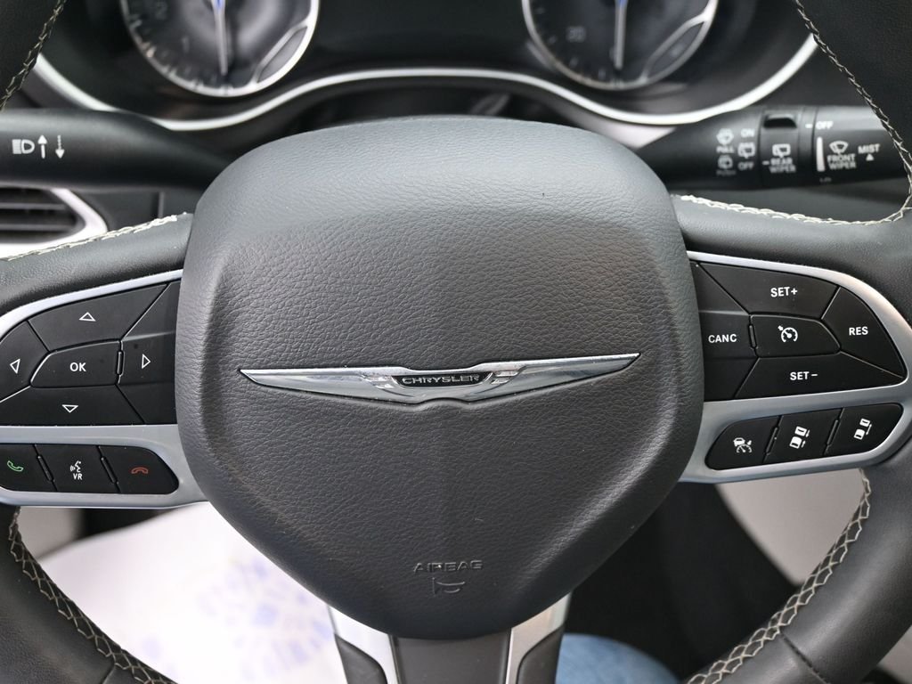 2023 Chrysler Pacifica Touring L - Photo 18
