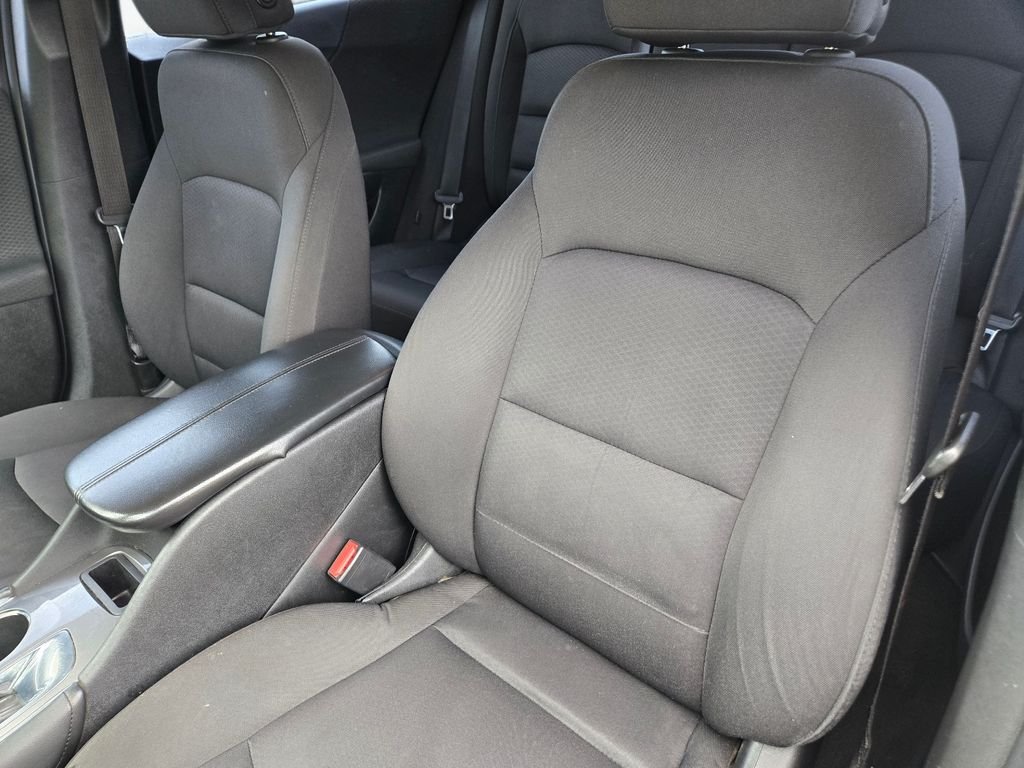 Used 2018 Silver Chevrolet LT image 16