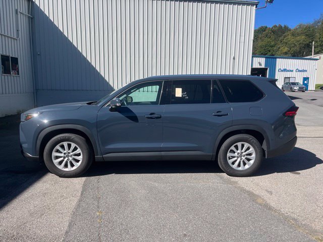 Used 2025 White Toyota XLE image 8