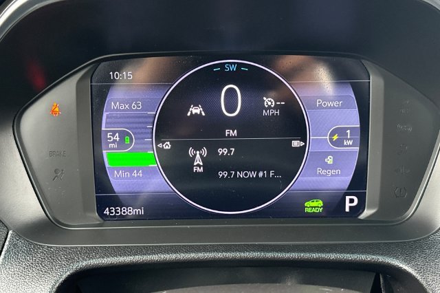 Used 2023 White Chevrolet 1LT image 27