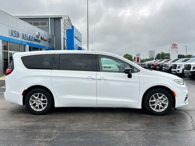 Used 2024 Bright White Clearcoat Chrysler Touring L image 14