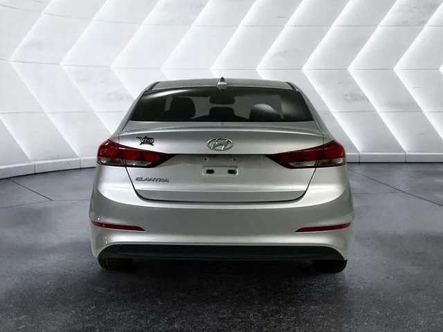 Used 2018 Silver Hyundai SEL image 5