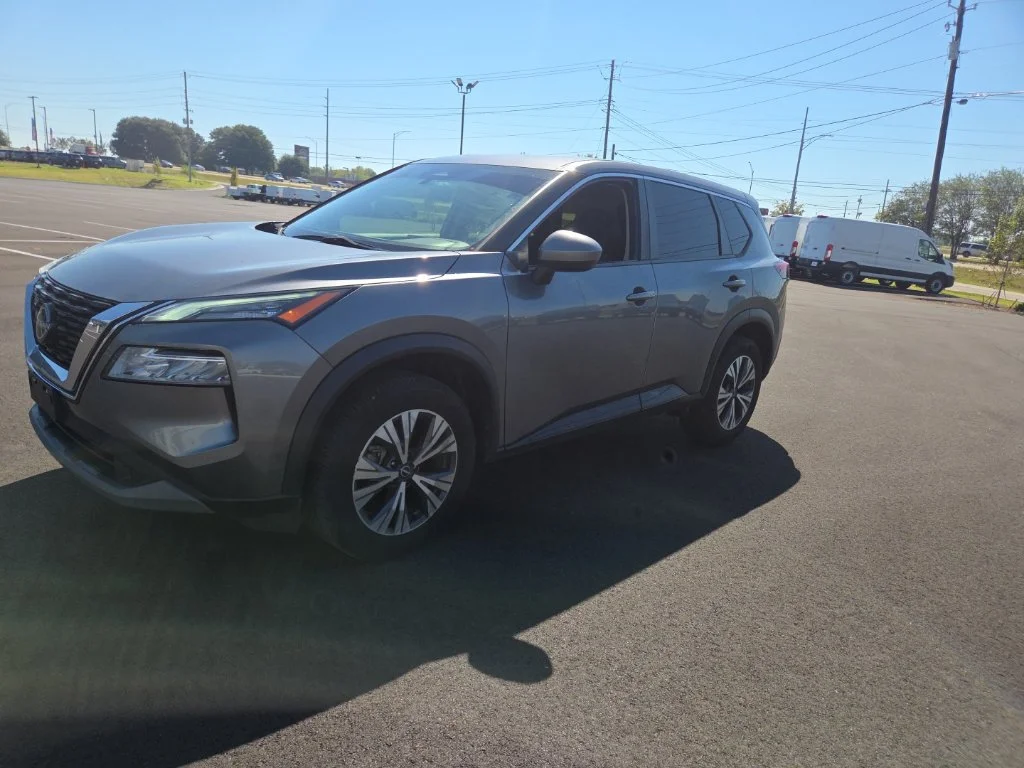 Used 2023 Gray Nissan SV image 3