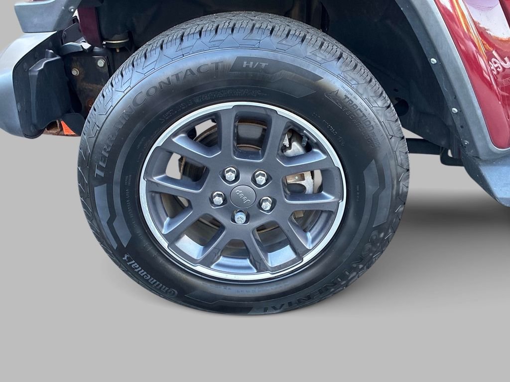Used 2021  Jeep Overland image 14
