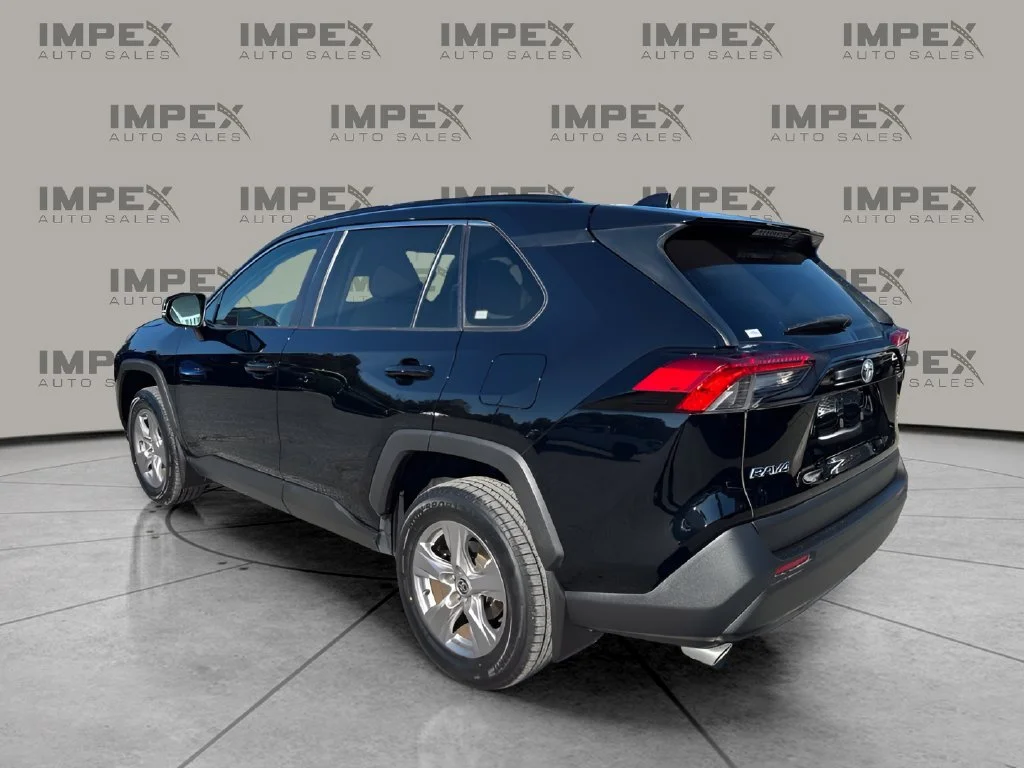 Used 2022 Black Toyota XLE image 3