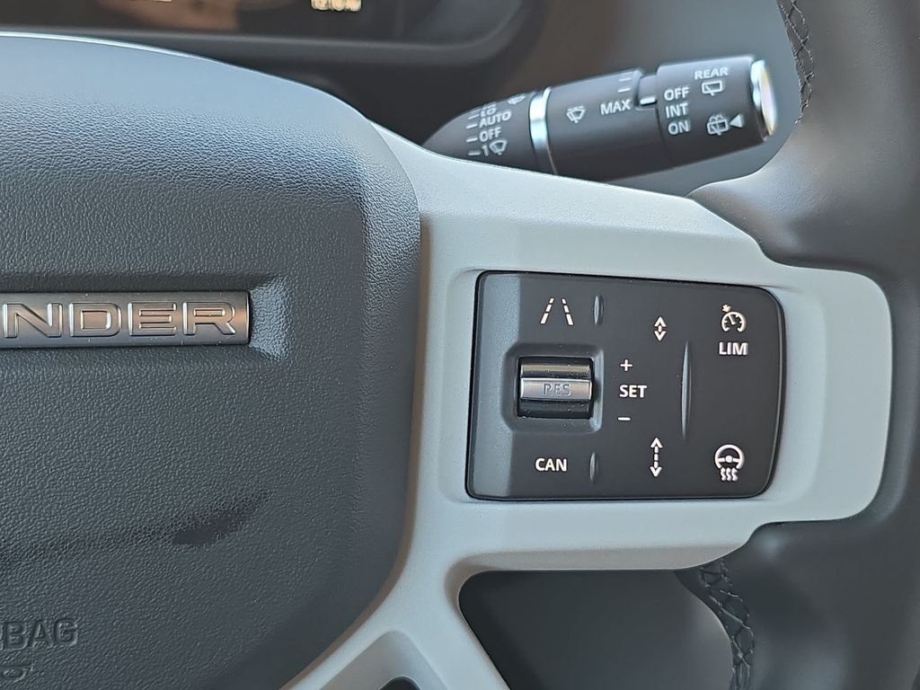 New 2026 Santorini Black Land Rover X-Dynamic SE image 19