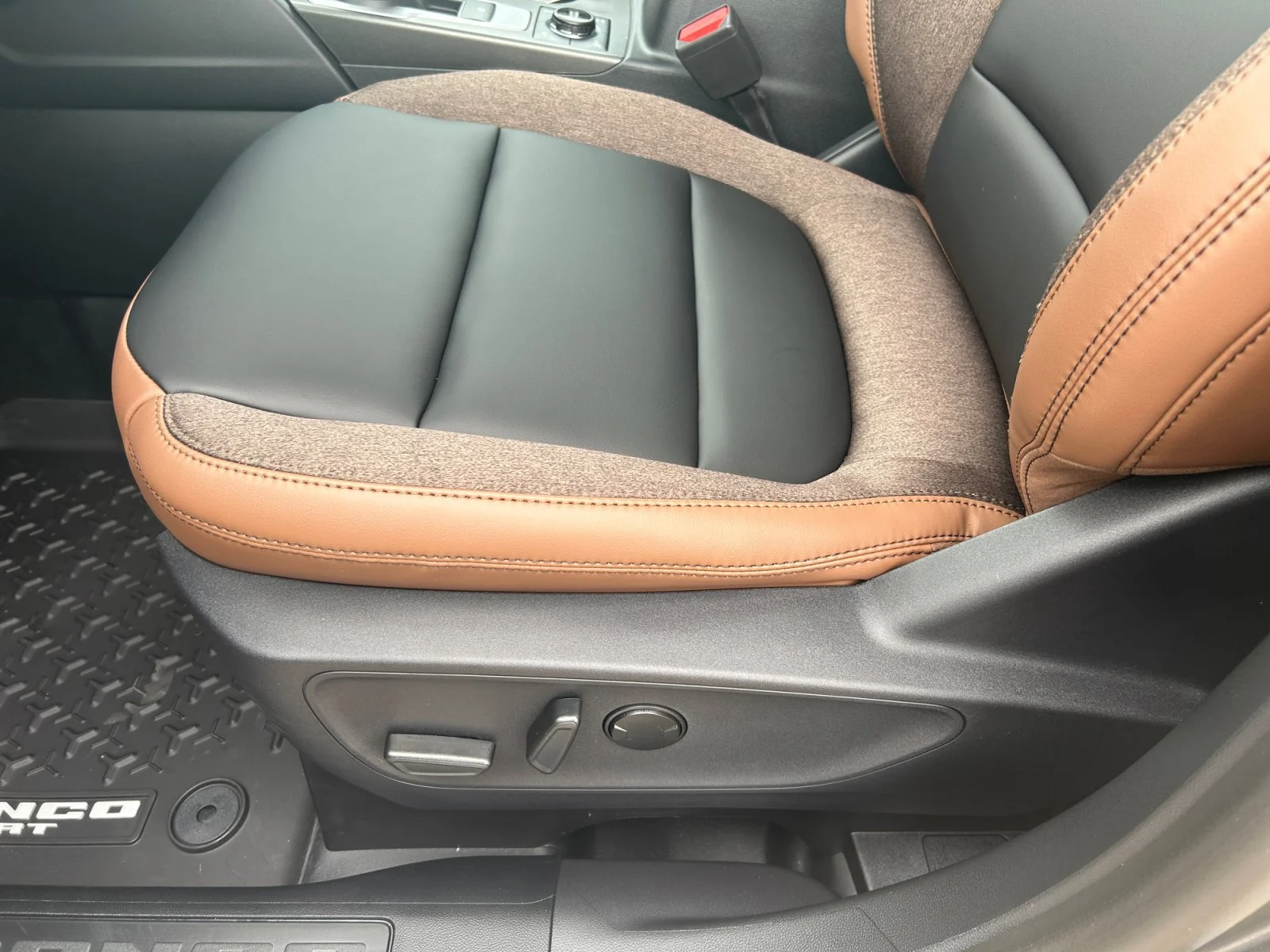 New 2026 Carbonized Grey Metallic Ford Outer Banks image 14