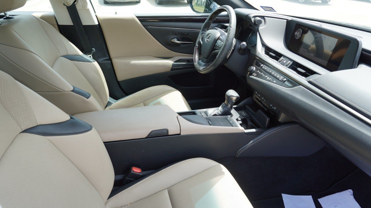 Used 2019 Black Lexus ES 350 image 11