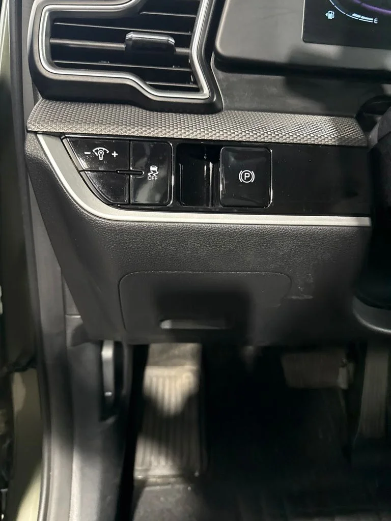 Used 2025 Green Kia LX image 31