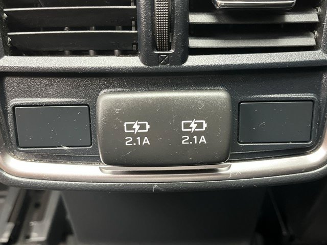 Used 2020 Crystal White Pearl Subaru Limited image 15