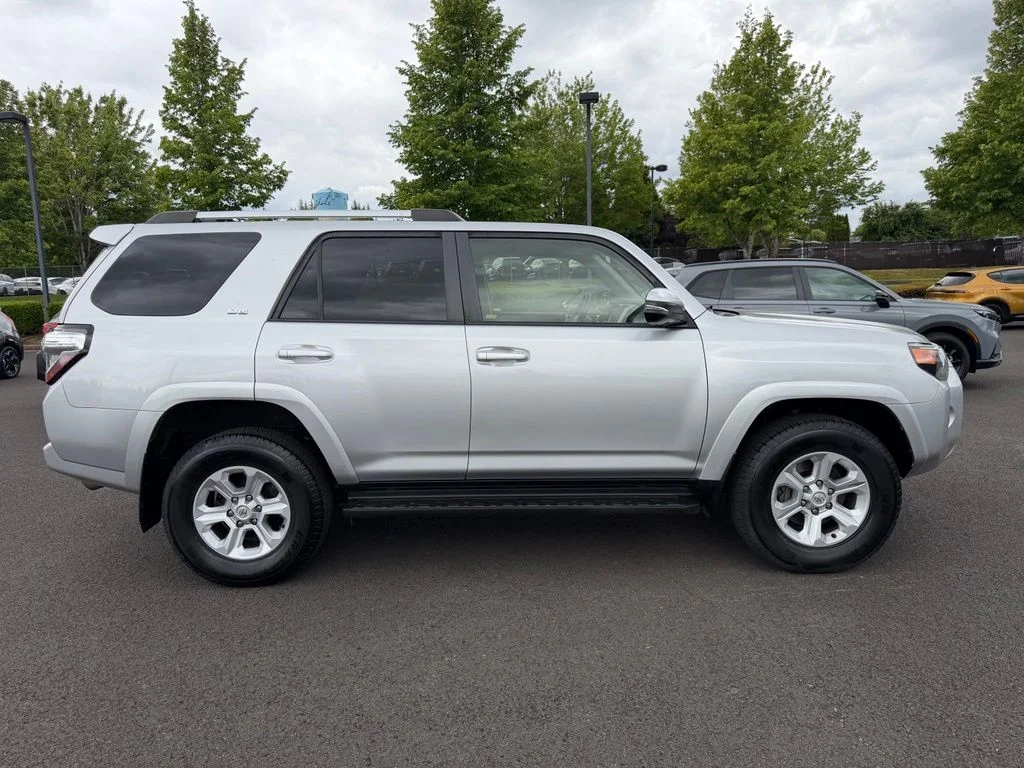 Used 2022 Classic Silver Metallic Toyota SR5 Premium image 10