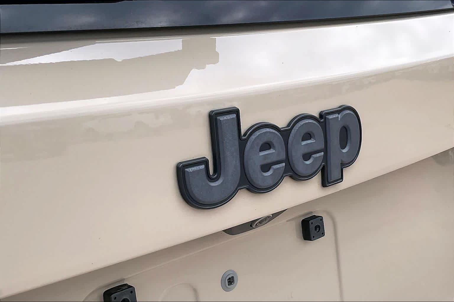 Used 2017 Mojave Sand Jeep Deserthawk image 29