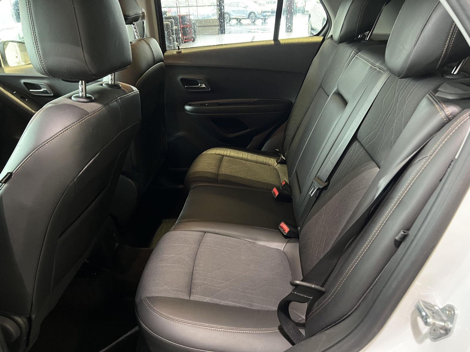 Used 2022 SUMMIT WHITE Chevrolet LT image 14