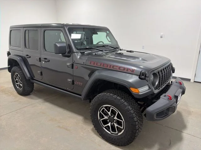 Used 2025 Granite Crystal Clearcoat Metallic Jeep Rubicon image 3