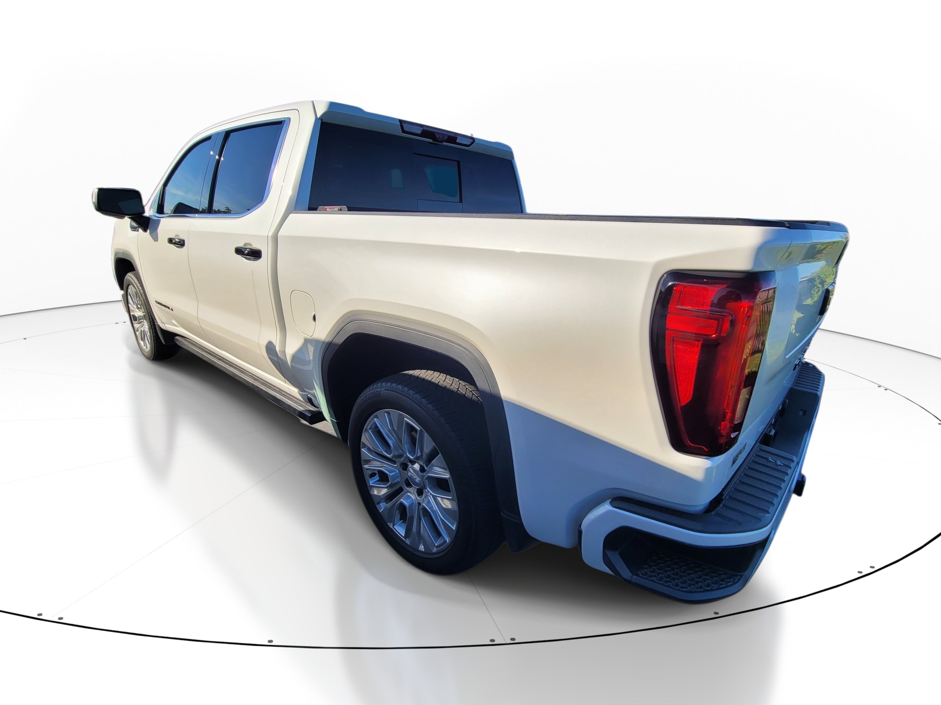 Used 2021 White Frost Tricoat GMC Denali image 7