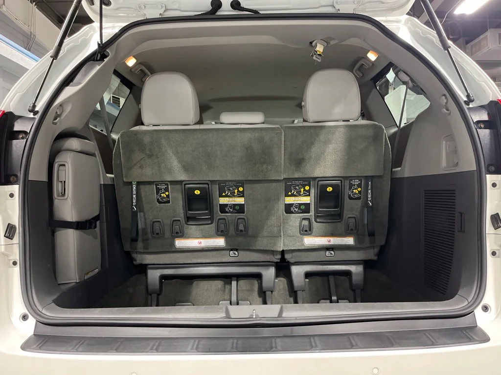 Used 2018 Blizzard Pearl Toyota XLE image 33