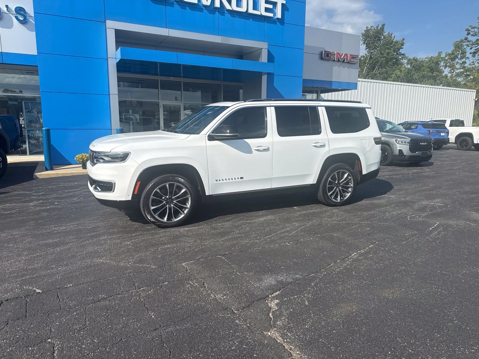 Used 2023 White Jeep Series III image 3