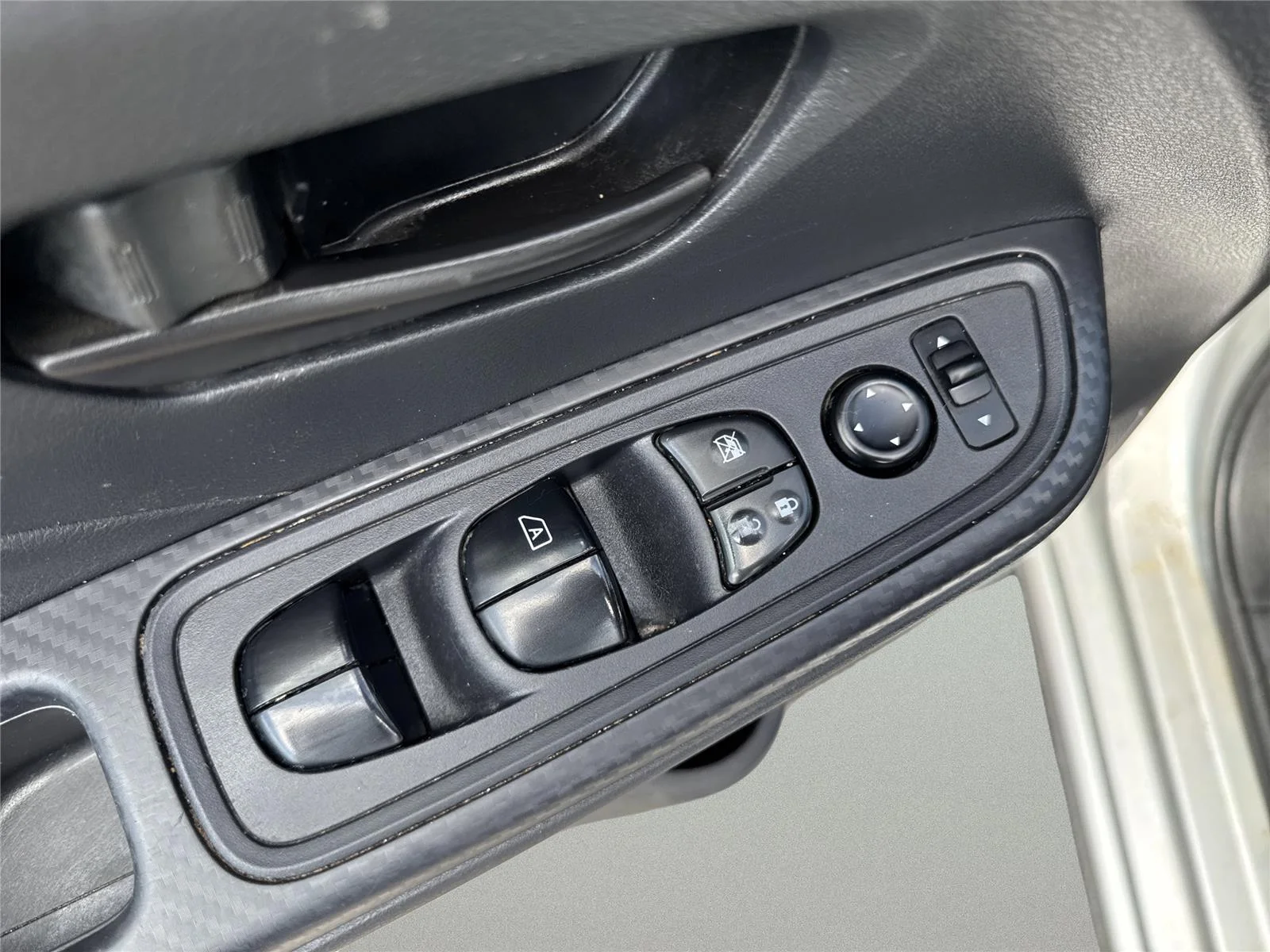 Used 2024 Brilliant Silver Metallic Nissan S image 19