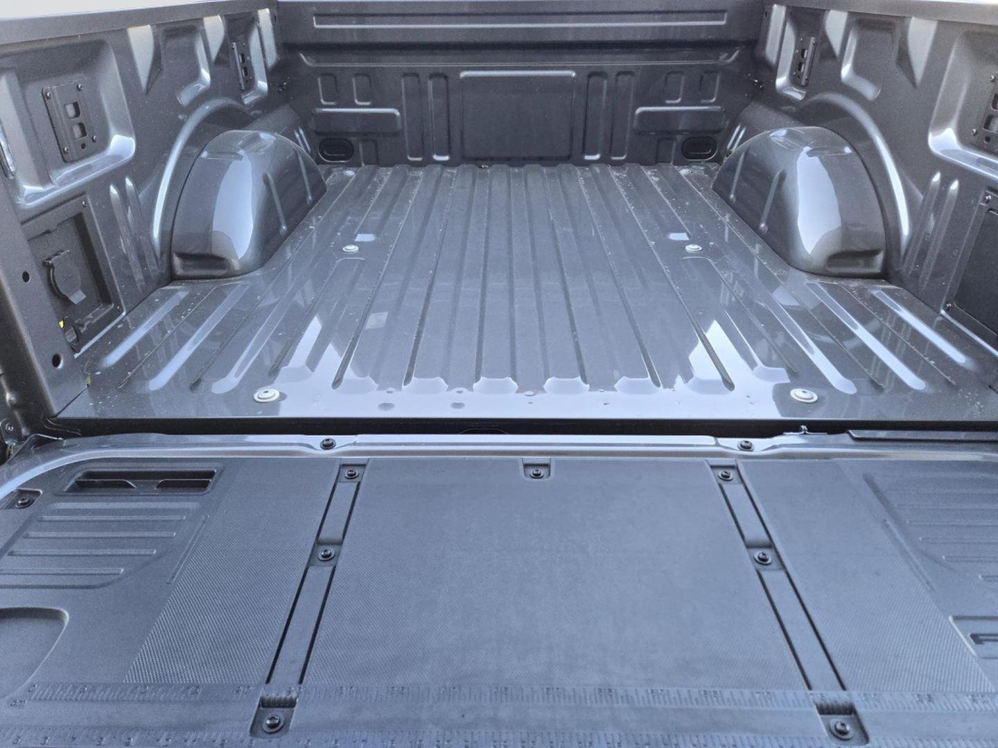 New 2026 Carbonized Gray Metallic Ford XLT image 20