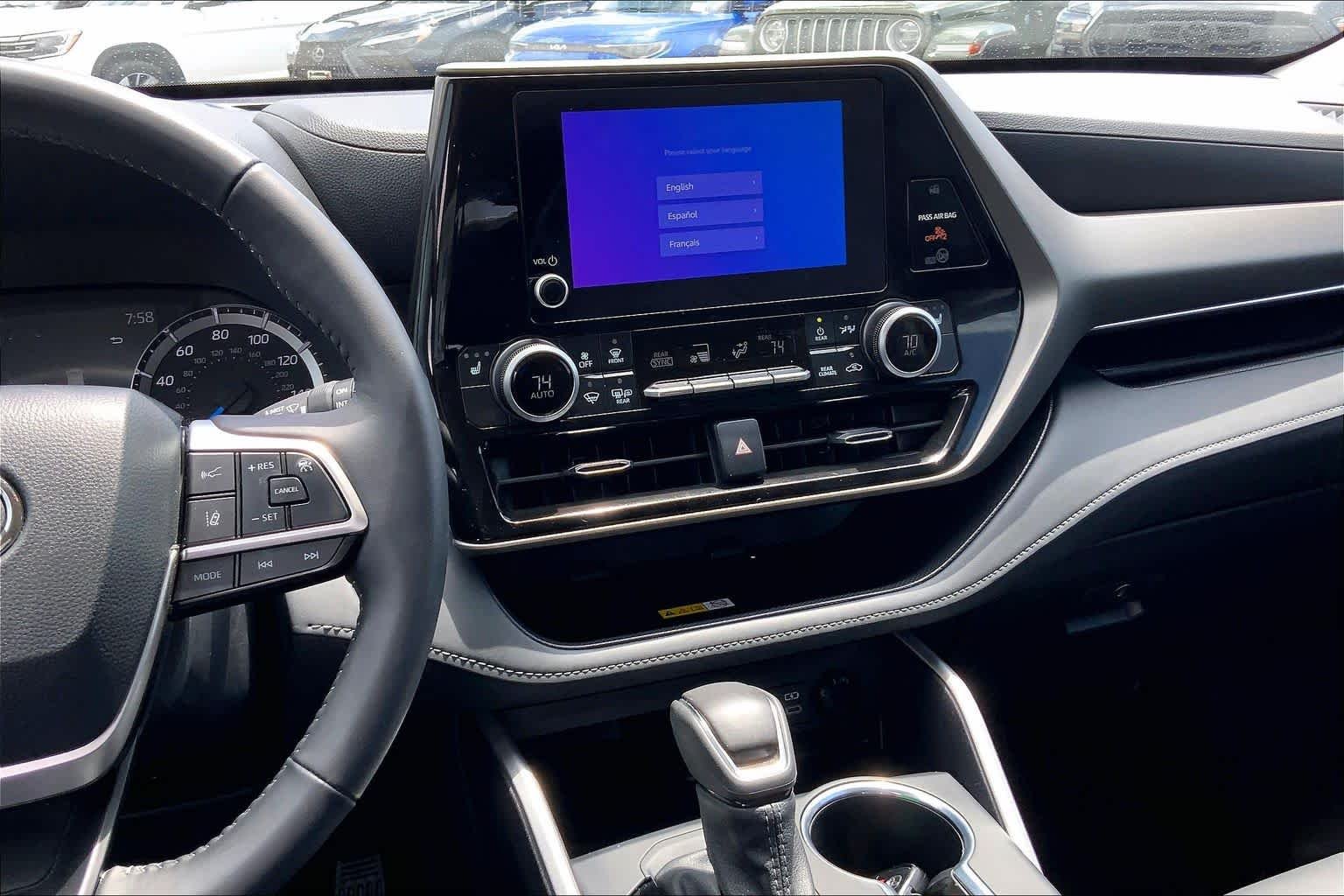 2025 Toyota Highlander XLE - Photo 7