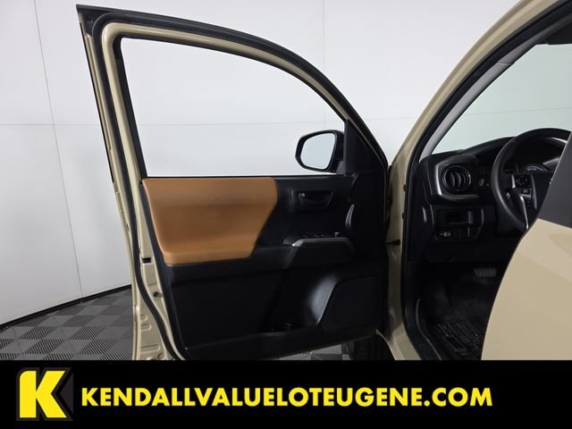 Used 2017  Toyota SR5 image 21