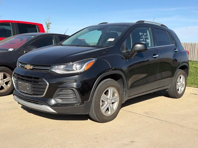 Used 2019 Chevrolet Trax LT with VIN KL7CJPSB8KB916995 for sale in Quincy, IL