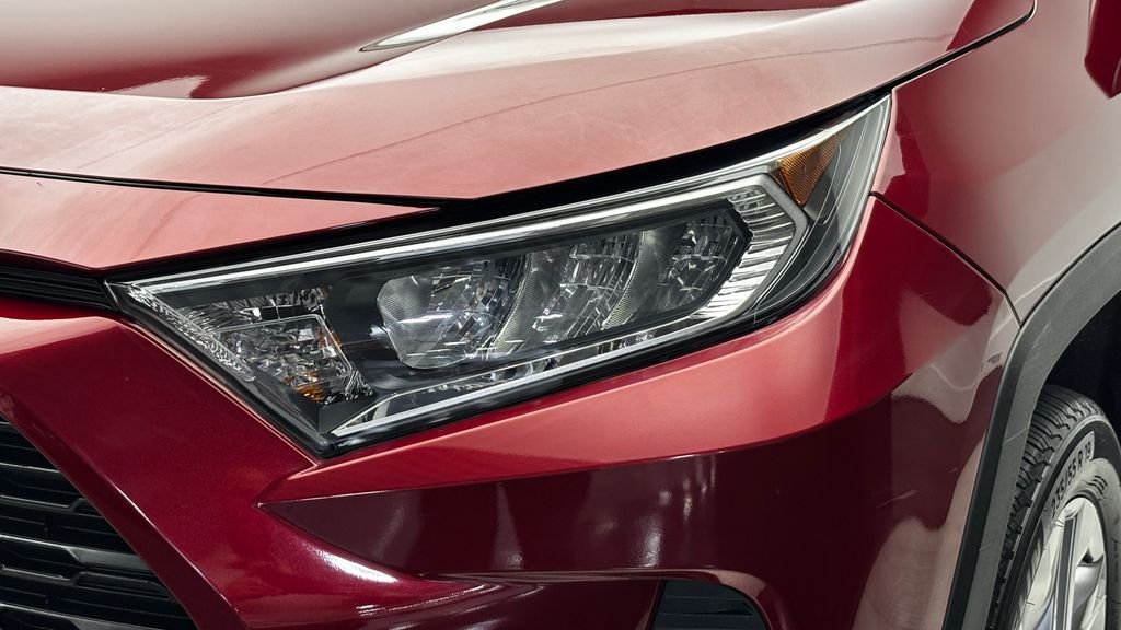 Used 2021 Red Toyota XLE Premium image 3