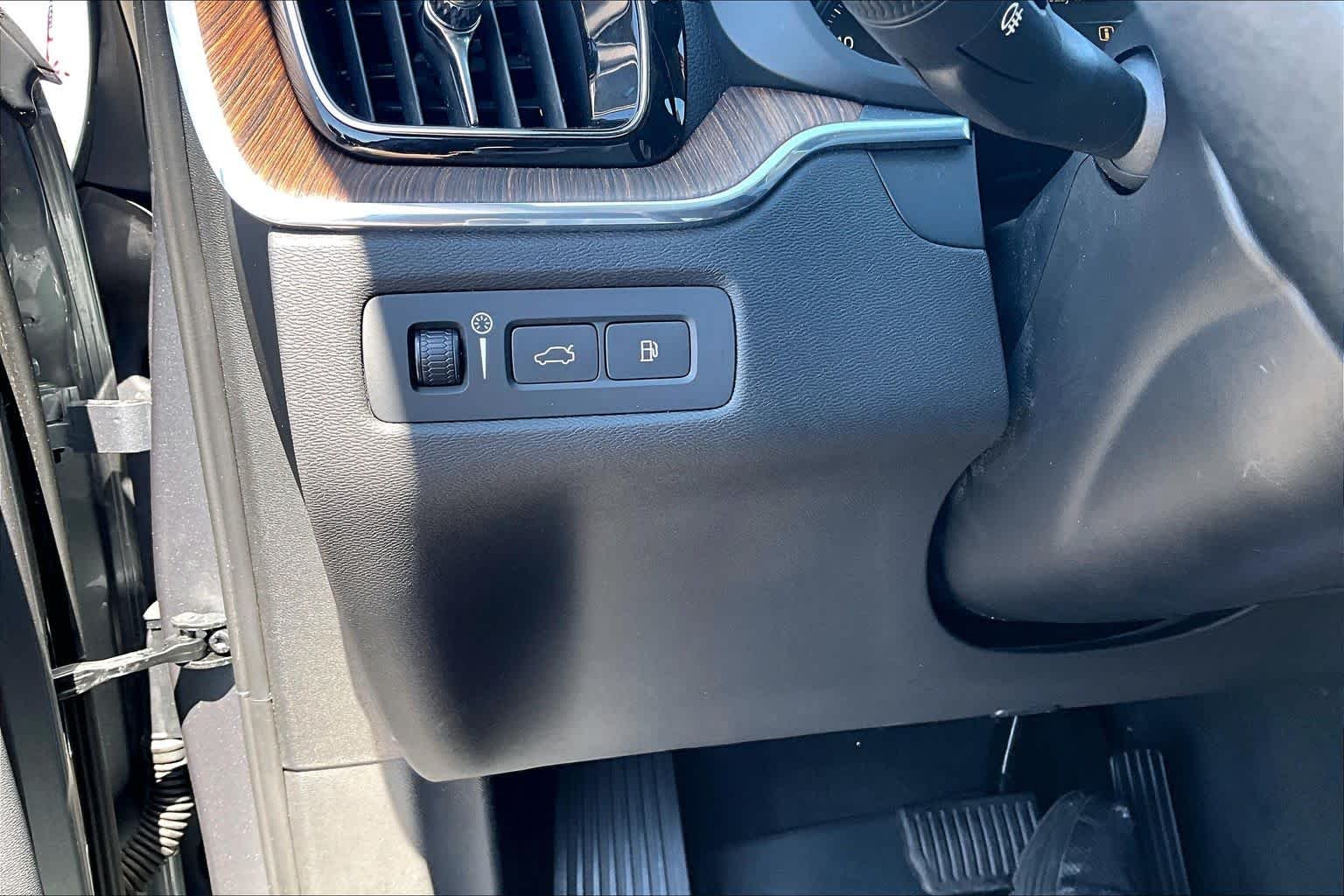 Used 2019 Osmium Grey Metallic Volvo Inscription image 33