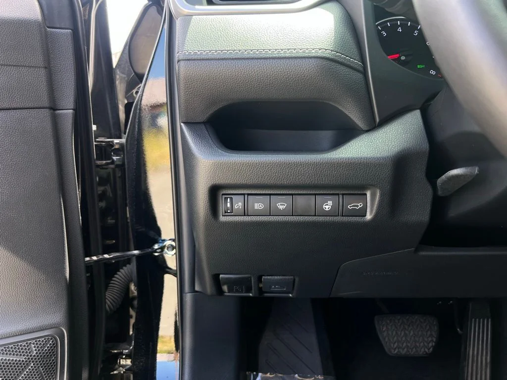 Used 2022 Black Toyota XLE Premium image 23