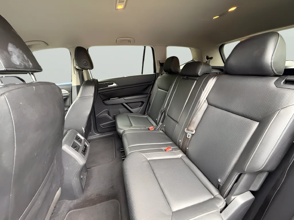 Used 2018 Black Volkswagen 3.6L V6 SE image 11